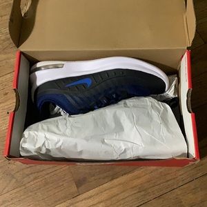 Nike Air Max axis GS ***BRAND NEW!! NEVER WORN!!!